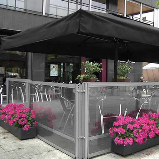 Restaurante con terraza exterior con toldo en Vitoria